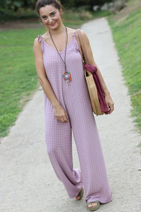 Con mono veraniego Con mono veraniego