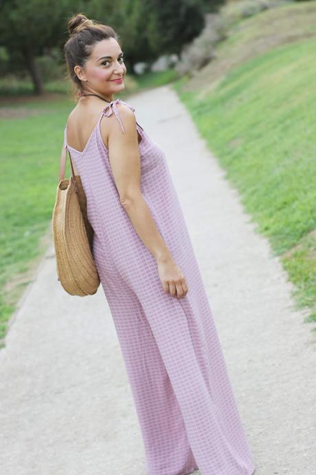 Con mono veraniego Con mono veraniego