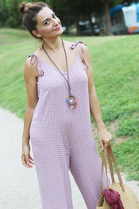 Con mono veraniego Con mono veraniego