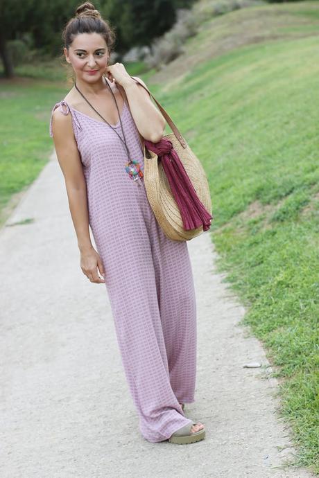 Con mono veraniego Con mono veraniego