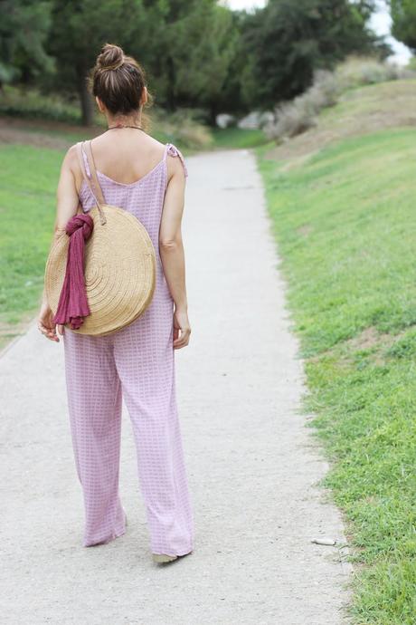 Con mono veraniego Con mono veraniego