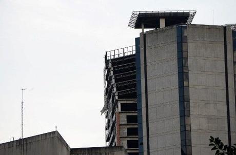 #Venezuela: La Torre de David es afectada por el fuerte temblor en #Caracas / #SISMO (FOTO) #Venezuela: La Torre de David es afectada por el fuerte temblor en #Caracas / #SISMO (FOTO)