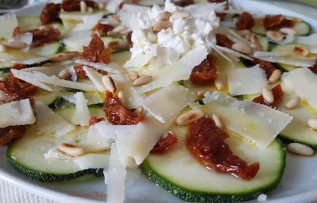 Ensalada de Calabacín, requesón y tomate seco