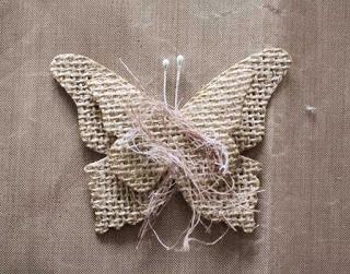 Haz lindas mariposas con tela de arpillera o yute