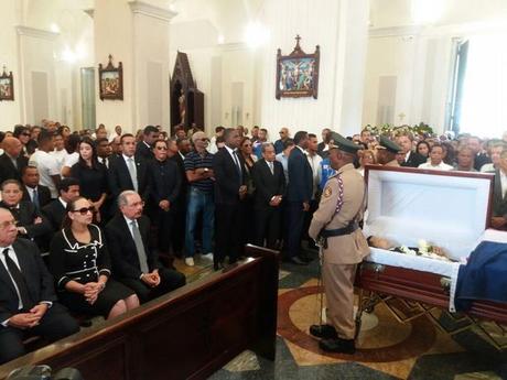 Danilo asiste a actos de sepelio de Monchy Rodríguez, en Santiago.