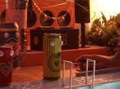 Botellas latas vacías montan fiestón piscina esta campaña favor reciclaje