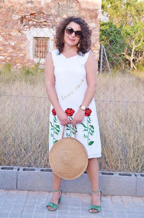 Vestido blanco rosas bordadas