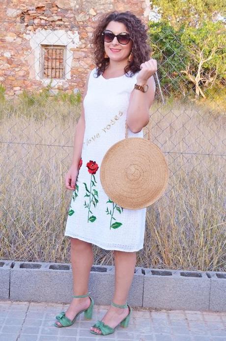 Vestido blanco rosas bordadas
