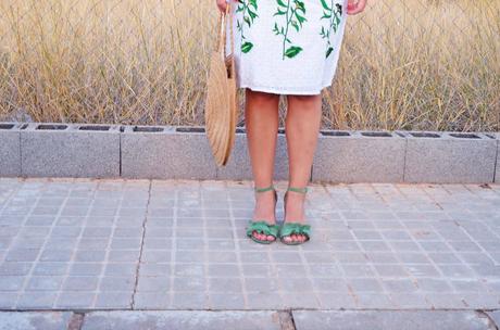 Vestido blanco rosas bordadas