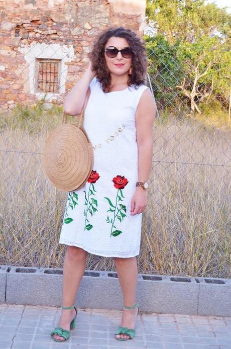 Vestido blanco rosas bordadas
