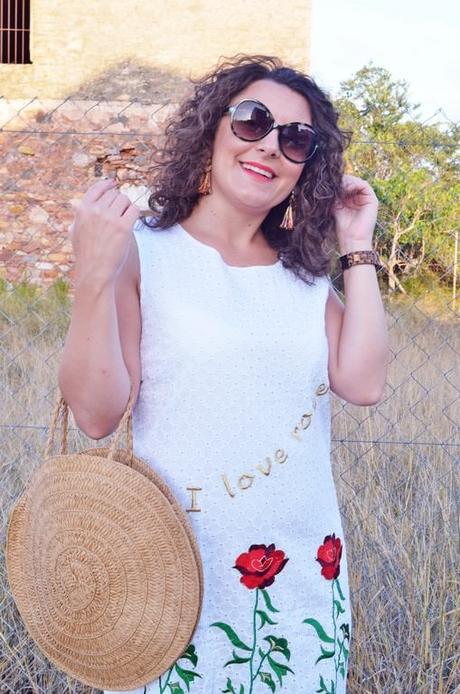 Vestido blanco rosas bordadas