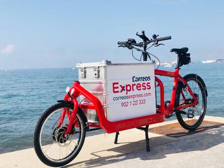 Correos Express utiliza bicis y backpackers en sus entregas en las Islas Baleares Correos Express bicis
