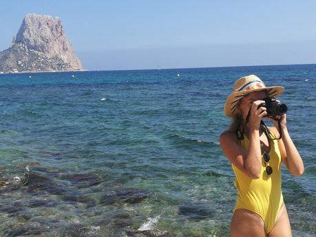 Yellow swimsuit in la Manzanera, Calpe