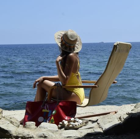 Yellow swimsuit in la Manzanera, Calpe