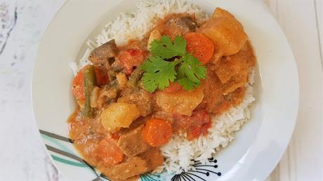 Mafé senegalés, guiso vegano de seitán y verduras con crema de cacahuete