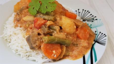 Mafé senegalés, guiso vegano de seitán y verduras con crema de cacahuete