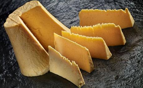 Gastronomía: Cabrales y los cuarenta quesos asturianos. Gastronomía: Cabrales y los cuarenta quesos asturianos.