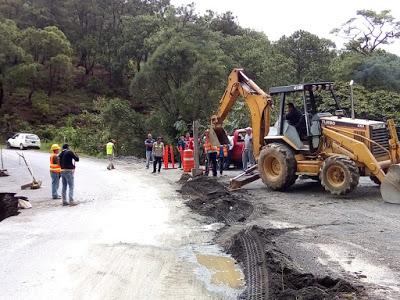 ATIENDE SECRETARÍA DE COMUNICACIONES FALLA EN CAMINO DE AMATEPEC