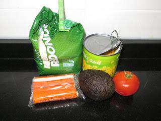 ENSALADA DE ARROZ, AGUACATE Y SURIMI