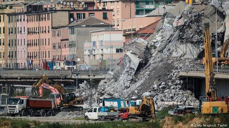 Tragedia y caos en la autovía de Génova (Italia).