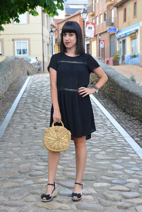 Vestido negro de manga corta