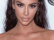 ¡Escalofriante! colocó gargantilla implantes quedó #Moda #Belleza #Kardashian (VIDEO)