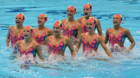La natación sincronizada y la sonrisa como deber femenino La natación sincronizada y la sonrisa como deber femenino