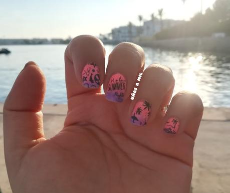 Diseño de uñas para el verano y festival