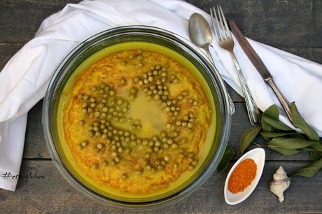 Tortilla de patata en salsa de cúrcuma