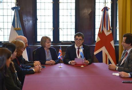 Para #Macri, la #Antártida es parte de #Malvinas… británicas.