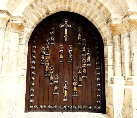 puerta el perdon monasterio santo toribio de liebana