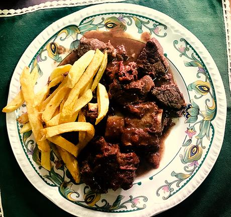 Ternera guisada con setas - Hostal Remoña