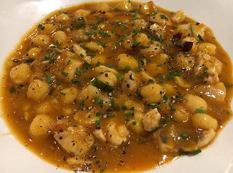 Garbanzos con chicharro - Restaurante Asubio Gastrobar