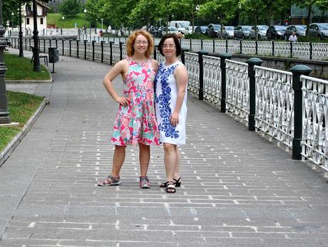 MI AMIGA ANA Y YO POSANDO