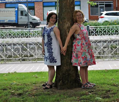 MI AMIGA ANA Y YO POSANDO