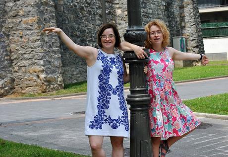 MI AMIGA ANA Y YO POSANDO