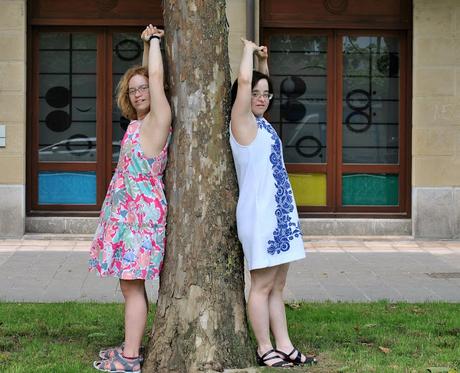 MI AMIGA ANA Y YO POSANDO