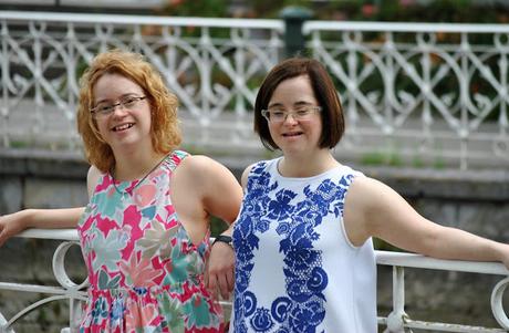 MI AMIGA ANA Y YO POSANDO