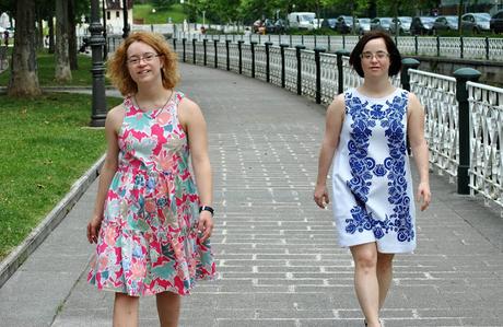 MI AMIGA ANA Y YO POSANDO