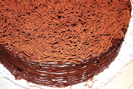 CÓMO DECORAR UN PASTEL DE CUMPLEAÑOS CON UNA PISTOLA DE MODELAJE PARA: {FONDANT, PASTA DE AZÚCAR, MAZAPÁN...} Y CÓMO CONGELAR UN BIZCOCHO O PASTEL