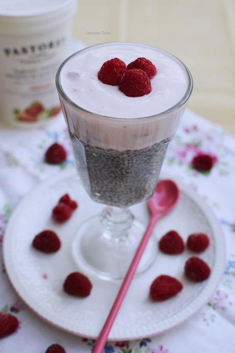 Pudding de Chía y Yogur de fresas.
