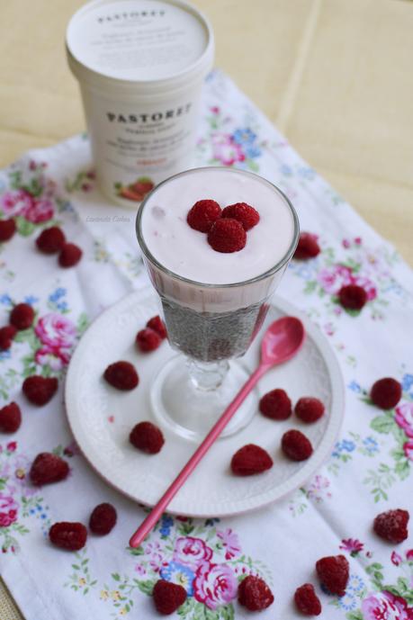 Pudding de Chía y Yogur de fresas.