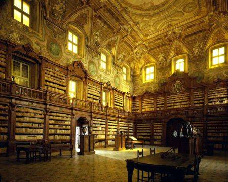 Girolamini, la biblioteca oratoriana saqueada de Nápoles Girolamini, la biblioteca oratoriana saqueada de Nápoles
