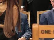 ¡Sigue polémica! Critican sadiquin Bill Clinton (@BillClinton) estas miradas hacia Ariana Grande (@ArianaGrande) (VIDEO)