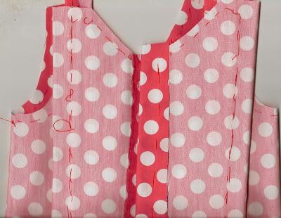 vestido de flamenca para niñas diy-Tema 30 http://www.patronycostura.com/2013/12/tema-30-vestido-sevillana-para-ninas.html