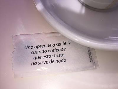 ¿Cuánto azúcar contiene ese sobre? ¿Cuánto azúcar contiene ese sobre?
