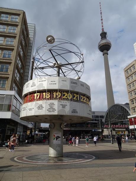 Berlín, tres relojes públicos sorprendentes y un acertijo