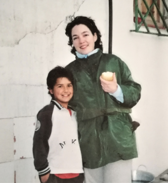 Un niño y un libro.