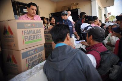 RECIBEN FAMILIAS AFECTADAS POR DESBORDAMIENTO DEL RÍO LERMA MÁS DE 20 MIL APOYOS EN MATERIA DE SALUD Y VÍVERES