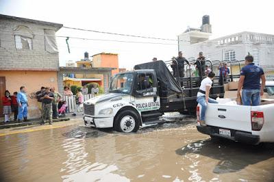 FORTALECEN SSEM Y EJÉRCITO VIGILANCIA EN LA ZONA AFECTADA POR DESBORDAMIENTO DEL RÍO LERMA PARA EVITAR RAPIÑA